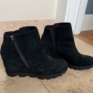 Sorel Joan of Arctic Black Suede Ankle Wedge Booties with Zipper